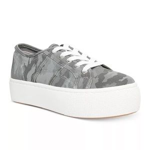 LAST CHANCE: Steve Madden Emmi Lace-Up Flatform Sneakers